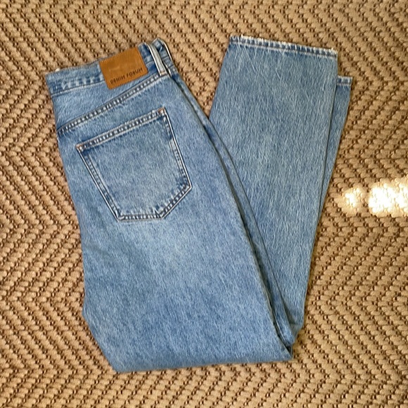 Aritzia Denim Forum - The BF High Rise Loose - Light Wash - L28 W29 - Picture 1 of 16